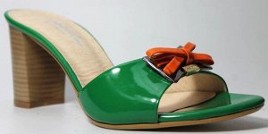Шлепки Страна производитель: Турция
Вид обуви: Мюли
Полнота обуви: Тип «F» или «Fx»
Материал верха: Лаковая кожа натуральная
Материал подкладки: Натуральная кожа
Каблук/Подошва: Каблук
Высота каблука 