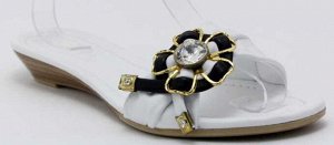 Шлепки Страна производитель: Турция
Вид обуви: Шлепанцы
Размер женской обуви x: 36
Полнота обуви: Тип «F» или «Fx»
Материал верха: Натуральная кожа
Материал подкладки: Натуральная кожа
Стиль: Городско