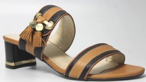 Шлепки Страна производитель: Турция
Размер женской обуви x: 37
Полнота обуви: Тип «F» или «Fx»
Вид обуви: Мюли
Материал верха: Натуральная кожа
Материал подкладки: Натуральная кожа
Стиль: Повседневный