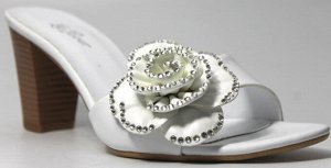 Шлепки Страна производитель: Китай
Размер женской обуви x: 36
Полнота обуви: Тип «F» или «Fx»
Вид обуви: Шлепанцы
Материал верха: Натуральная кожа
Материал подкладки: Натуральная кожа
Стиль: Романтиче