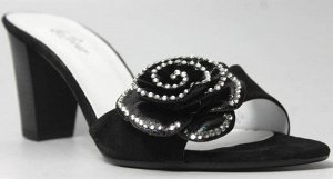 Шлепки Страна производитель: Китай
Полнота обуви: Тип «F» или «Fx»
Материал верха: Замша
Материал подкладки: Натуральная кожа
Стиль: Праздничный
Цвет: Черный
Каблук/Подошва: Каблук
Высота каблука (см)