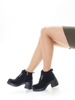 Ботинки Страна производитель: Турция
Полнота обуви: Тип «F» или «Fx»
Материал верха: Нубук
Цвет: Черный
Материал подкладки: Байка
Стиль: Молодежный
Форма мыска/носка: Закругленный
Каблук/Подошва: Кабл