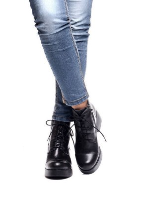 Ботинки Страна производитель: Турция
Полнота обуви: Тип «F» или «Fx»
Материал верха: Натуральная кожа
Цвет: Черный
Материал подкладки: Флис
Стиль: Молодежный
Форма мыска/носка: Закругленный
Каблук/Под