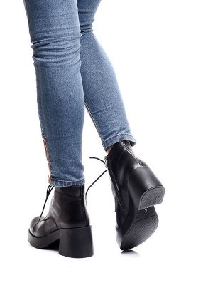 Ботинки Страна производитель: Турция
Полнота обуви: Тип «F» или «Fx»
Материал верха: Натуральная кожа
Цвет: Черный
Материал подкладки: Флис
Стиль: Молодежный
Форма мыска/носка: Закругленный
Каблук/Под