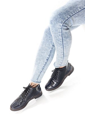 Ботинки Страна производитель: Турция
Полнота обуви: Тип «F» или «Fx»
Материал верха: Лаковая кожа натуральная
Цвет: Синий
Материал подкладки: Байка
Стиль: Повседневный
Форма мыска/носка: Закругленный

