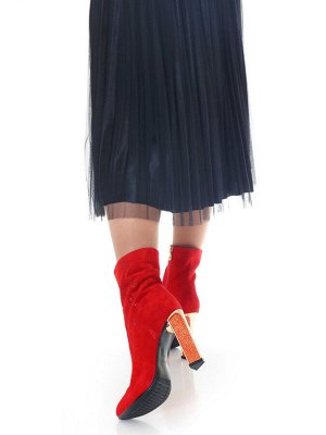 Полусапоги Страна производитель: Китай
Вид обуви: Полусапоги
Размер женской обуви x: 35
Полнота обуви: Тип «F» или «Fx»
Цвет: Красный
Материал верха: Замша
Материал подкладки: Байка
Форма мыска/носка: