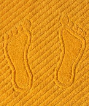 Полотенце махровое. Цвет ярко-жёлтый