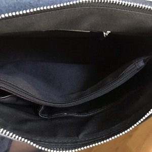 Женская сумочка Ganza с ремнем через плечо из натуральной кожи чёрного цвета.