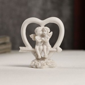 Сувенир полистоун "Ангелочки в сердце" 6х5,5х3 см