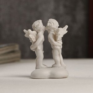 Сувенир полистоун "Белоснежные ангелы - первый поцелуй" 6,2х4х3,6 см