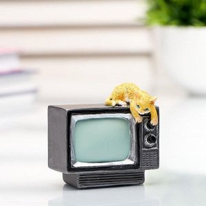 Сувенир полистоун миниатюра "Котёнок на телевизоре" 6х6х6,5 см