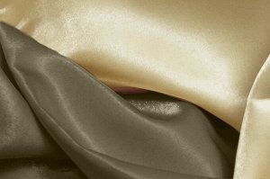 Ткань Монорей – плотная, но мягкая ткань позволяет создавать складки любой сложности. Блестящая основа придает интерьеру особой изысканности. Светонепроницаемость: 60%