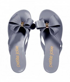Шлепанцы Есть в наличии

Petite Jolie
является частью ANIGER group - обувной компании с более чем 20-летним опытом работы на рынке, продукция которой ориентирована на комфорт, качество и техническую т
