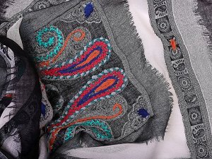 Палантин с вышивкой Keeva (70х180 см). Производитель: Ганг
