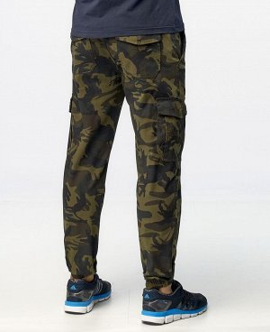 Джинсы Мужские брюки с манжетами по низу брючин, изготовлены из качественной х/б ткани с добавлением небольшого количества эластана. Удобные передние косые карманы, накладные задние карманы с клапанам