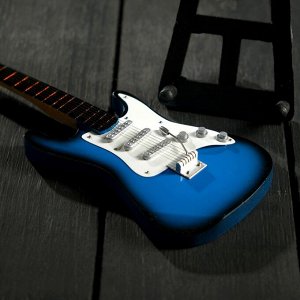 Гитара сувенирная "Fender" сине-белая. на подставке 24х8х2 см