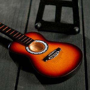 Гитара сувенирная "Акустическая" коричневая. на подставке 24х8х2 см