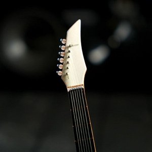 Гитара сувенирная "Ibanez" бело-чёрная. на подставке 24х8х2 см