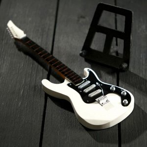 Гитара сувенирная Ibanez, на подставке, 24x8x2 см, бело-чёрная