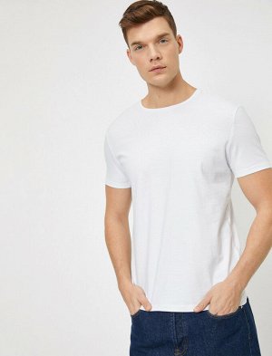 Футболки Материал: %95 хлопок, %5 эластан Параметры модели: рост: 188 cm, грудь: 99, талия: 75, бедра: 95 Надет размер: L