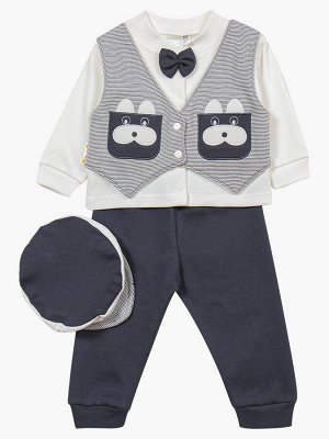 Комплект для мальчика: кофточка, штанишки и шапочка.
