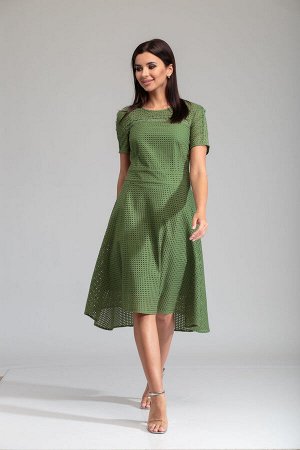 Платье Платье SandyNA 13420 зеленый 
Состав ткани: Хлопок-100%; 
Рост: 170 см.

Платье расширенного к низу силуэта, длиной 116,0см (по снинке), с втачным покроем рукава. Платье выполнено из ткани с ш