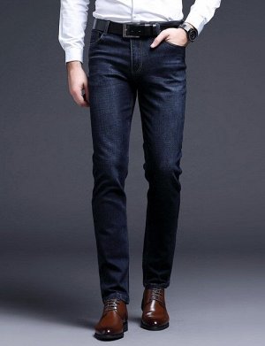 Джинсы Классика вечна и прямые завышенные джинсы или брюки, несомненно, — это must have в гардеробе мужчины независимо от его профессии, предпочтений в стилистике и возраста. Правильно подобранные кла