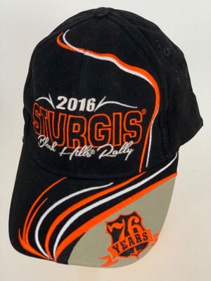 Бейсболка Черная бейсболка с оранжево-белой вышивкой и бежевой вставкой на козырьке  №5001