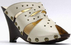 Шлепки Размер женской обуви x: 36
Полнота обуви: Тип «F» или «Fx»
Материал верха: Натуральная кожа
Материал подкладки: Натуральная кожа
Каблук/Подошва: Танкетка
Высота каблука (см): 10
Тип носка: Откр