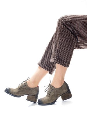 Ботильоны Страна производитель: Китай
Вид обуви: Ботильоны
Сезон: Весна/осень
Размер женской обуви x: 36
Полнота обуви: Тип «F» или «Fx»
Материал верха: Замша
Материал подкладки: Натуральная кожа
Кабл