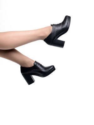 Ботильоны Страна производитель: Турция
Полнота обуви: Тип «F» или «Fx»
Материал верха: Натуральная кожа
Цвет: Черный
Материал подкладки: Натуральная кожа
Стиль: Городской
Форма мыска/носка: Закругленн