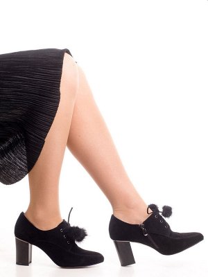 Ботильоны Страна производитель: Китай
Полнота обуви: Тип «F» или «Fx»
Материал верха: Замша
Цвет: Черный
Материал подкладки: Натуральная кожа
Стиль: Городской
Форма мыска/носка: Заостренный
Каблук/Под