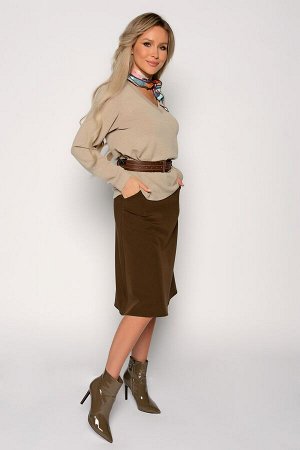 Блуза Длина блузы измеряется по спинке от основания шеи до низа изделия.

Для размера 42 длина блузы составляет 60 см,
для размера 44 - 61 см,
для размера 46 - 62 см,
для размера 48 - 63 см,
для разме