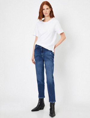 MOM Jeans RN DETAYI

Dar Kesim, Yksek Bel, Ksa Paa Jean Pantolon

Materyal Bilgileri:

%98 Pamuk, %2 Elastan

Model Bilgileri:

Boy: 177 cm, Gs: 86, Bel: 60, Kala: 88
Modelin Bedeni: 27/32
размер W32/