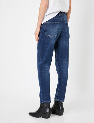 MOM Jeans RN DETAYI

Dar Kesim, Yksek Bel, Ksa Paa Jean Pantolon

Materyal Bilgileri:

%98 Pamuk, %2 Elastan

Model Bilgileri:

Boy: 177 cm, Gs: 86, Bel: 60, Kala: 88
Modelin Bedeni: 27/32
размер W32/