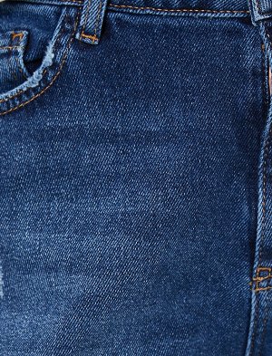 MOM Jeans RN DETAYI

Dar Kesim, Yksek Bel, Ksa Paa Jean Pantolon

Materyal Bilgileri:

%98 Pamuk, %2 Elastan

Model Bilgileri:

Boy: 177 cm, Gs: 86, Bel: 60, Kala: 88
Modelin Bedeni: 27/32
размер W32/