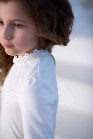 Молочная школьная блуза, модель 0632