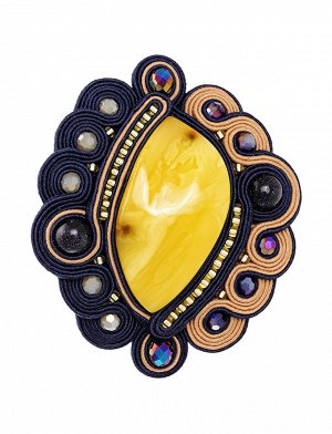 Плетёная брошь, украшенная натуральным янтарём, авантюрином и кристаллами «Индия»