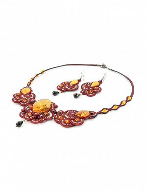 Красное ажурное колье с элементами плетения и вставками из натурального золотисто-коньячного янтаря «Индия», 506104800
