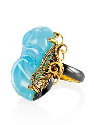 Нежное кольцо из золочённого серебра с ярко-голубым халцедоном «Серенада», 010806043