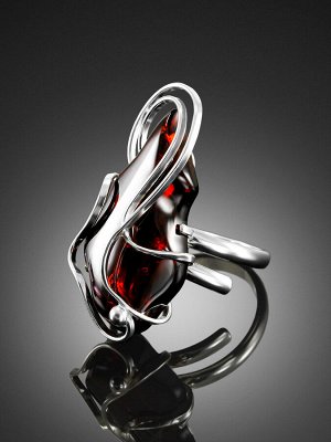Серебряное кольцо с цельным натуральным янтарём вишнёвого цвета «Риальто», 006302243
