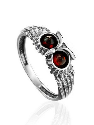 Тонкое необычное кольцо из серебра, украшенное вишнёвым янтарём «Филин», 006304064