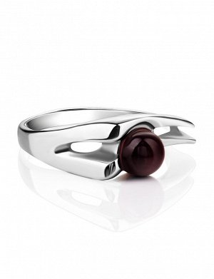 Кольцо из серебра, украшенное натуральным янтарём вишнёвого цвета «Токио»