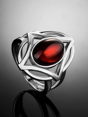 Серебряное кольцо, украшенное натуральным вишнёвым янтарём «Буссоль»