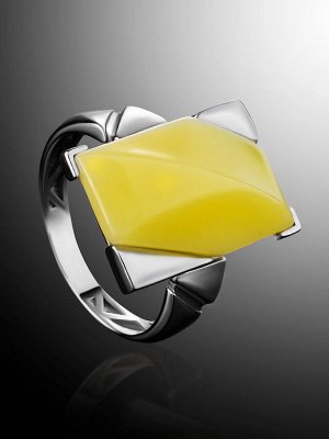 Геометрическое кольцо из серебра и медового янтаря «Генезис»