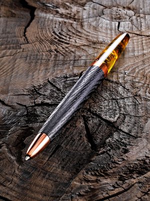 Шариковая ручка из дерева и натурального янтаря с инклюзами, 010602240
