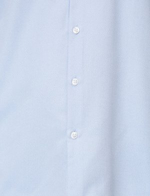 Рубашка Материал: %55  Хлопок, %45 Полиэстер Параметры модели: рост: 187 cm, грудь: 99, талия: 75, бедра: 94 Надет размер: S