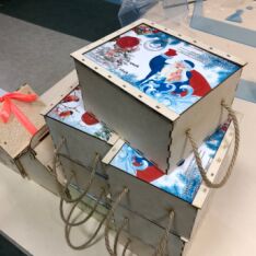 Коробка для новогодних подарков, крышка с печатным изображением