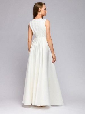 Платье белое длины макси с кружевной отделкой и расклешенной юбкой