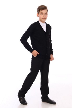 Кардиган Цвет: черный; Состав: акрил 100%; Материал: трикотажное полотно
Школьный кардиган на пуговицах, идеально сочетается с классической рубашкой или водолазкой.